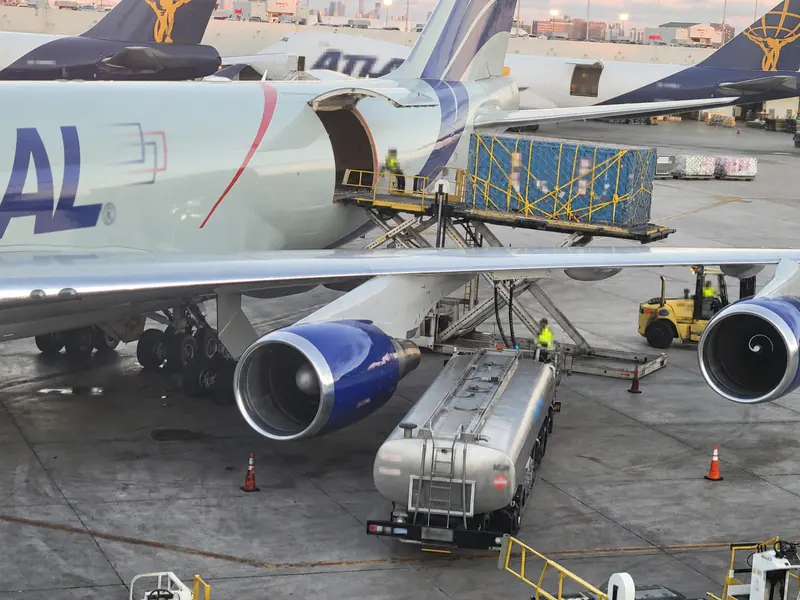 Cargo transfer to a freighter aircraft